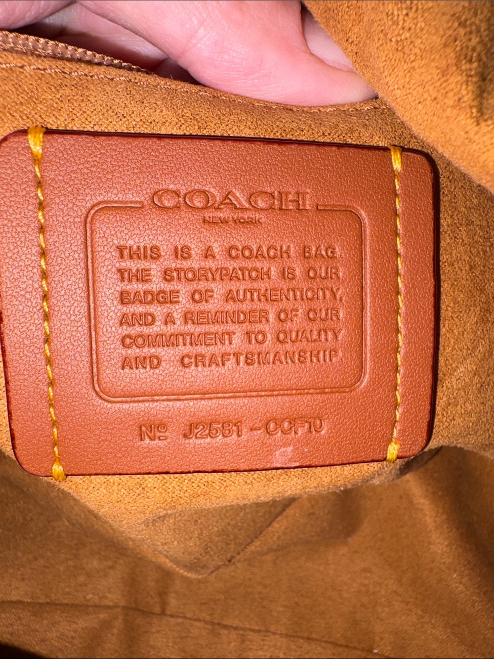 COACH Elodie in Signature canvas/black leather. - Picture 2 of 13